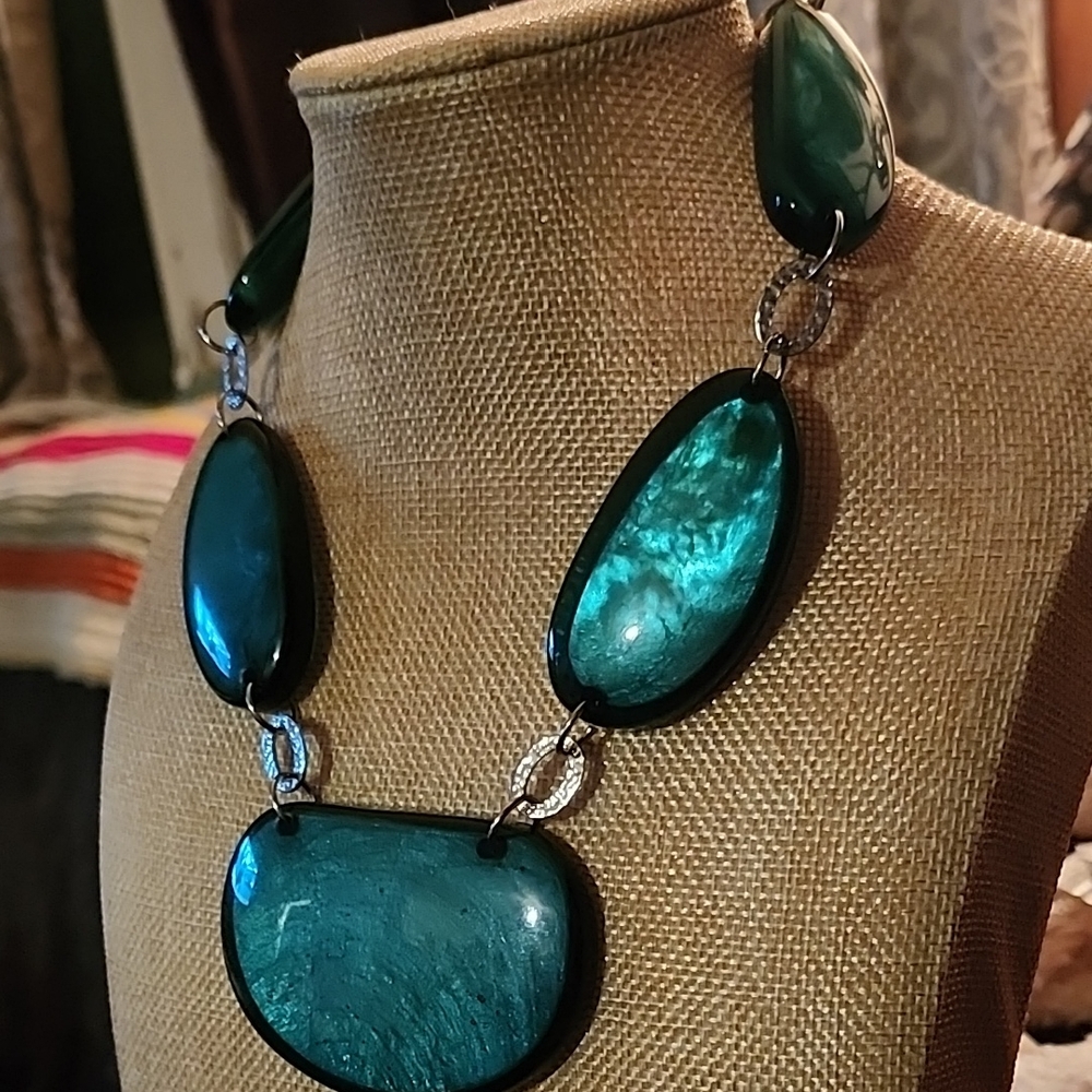 Elegant Green/ Torquoise  Statement Necklace From The 90's